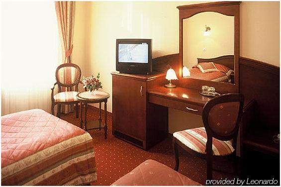 Villa Royal Ostrów Wielkopolski Habitación foto
