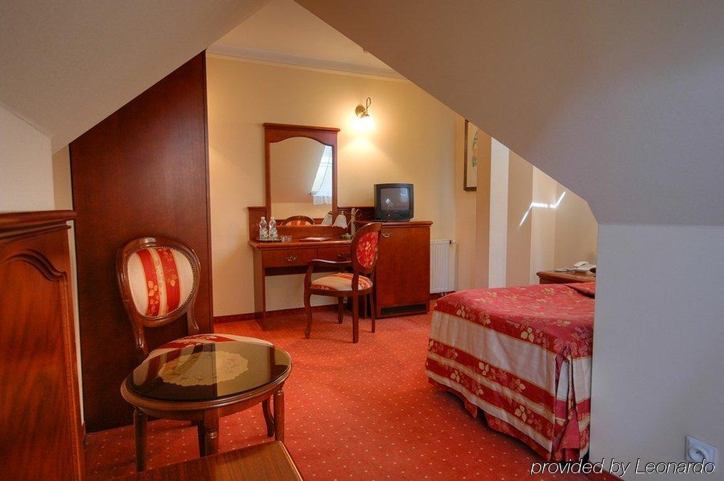 Villa Royal Ostrów Wielkopolski Habitación foto